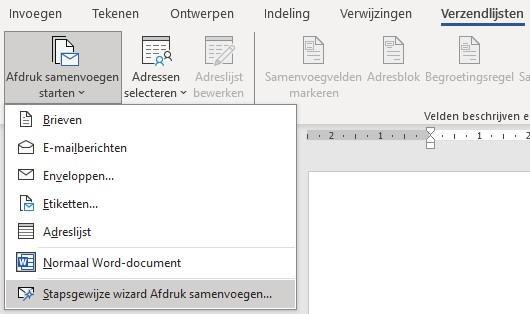 Screenshot van de knop 'Afdruk samenvoegen starten' en de knop 'Stapsgewijze wizard Afdruk samenvoegen' in Word