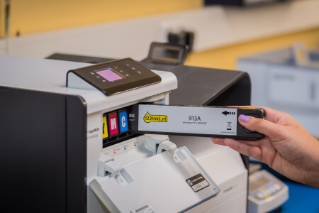 Altijd getest 123inkt huismerk inktcartridge wordt getest in een printer